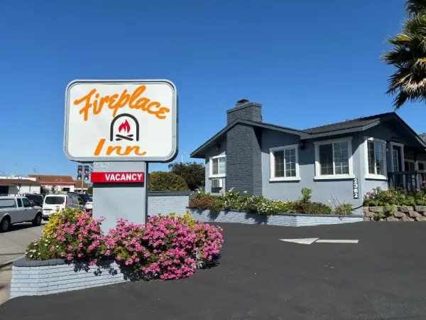 The Monterey Fireplace Inn 4