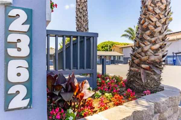 The Monterey Fireplace Inn 8